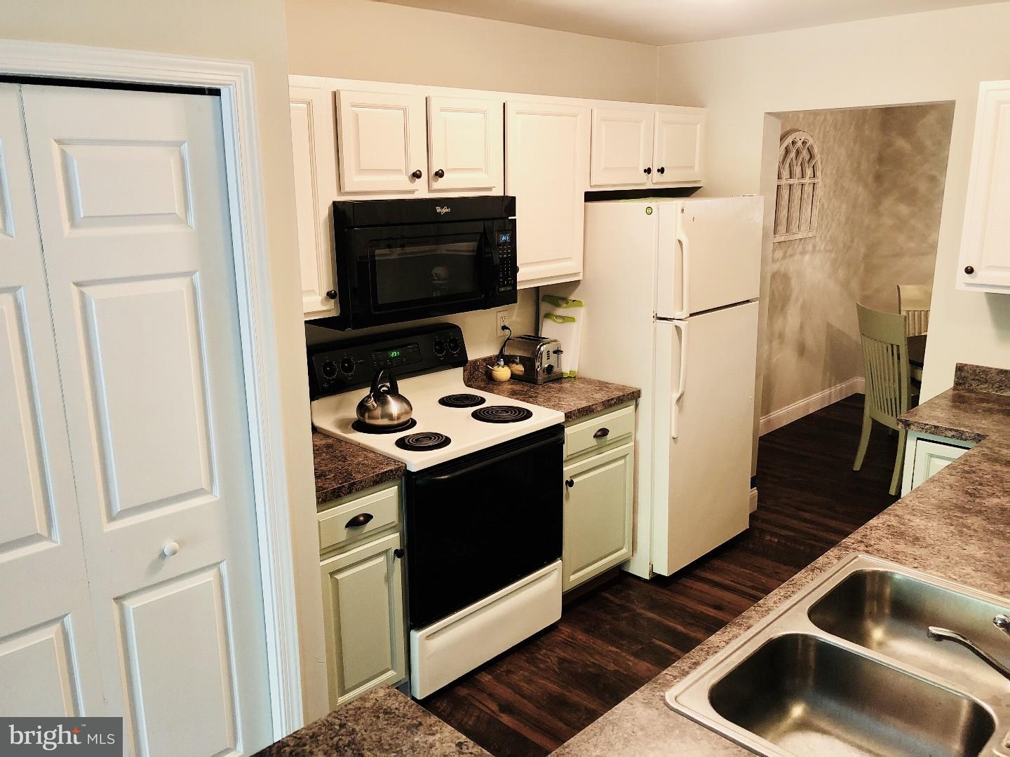 785 Keller Drive Lititz, PA 17543 - Photo 5 of 22 Gallery Image 5