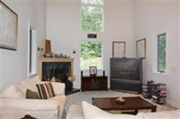 42 Albee Road Uxbridge, MA 01569 - Photo 6 of 24 Gallery Image 6
