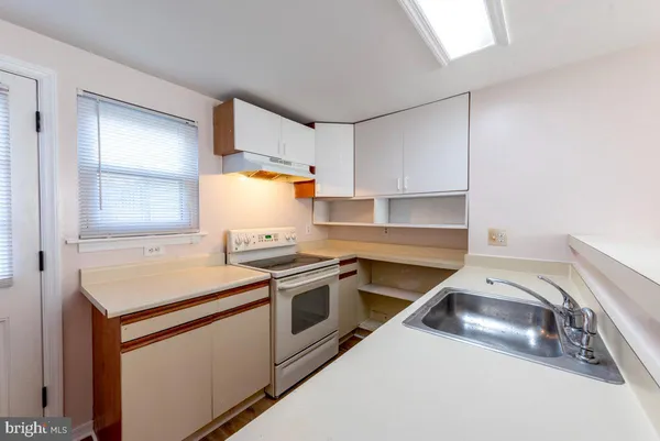 $270,000 | 4356 Pembrook Village Drive, Unit 65, Alexandria, VA 22309