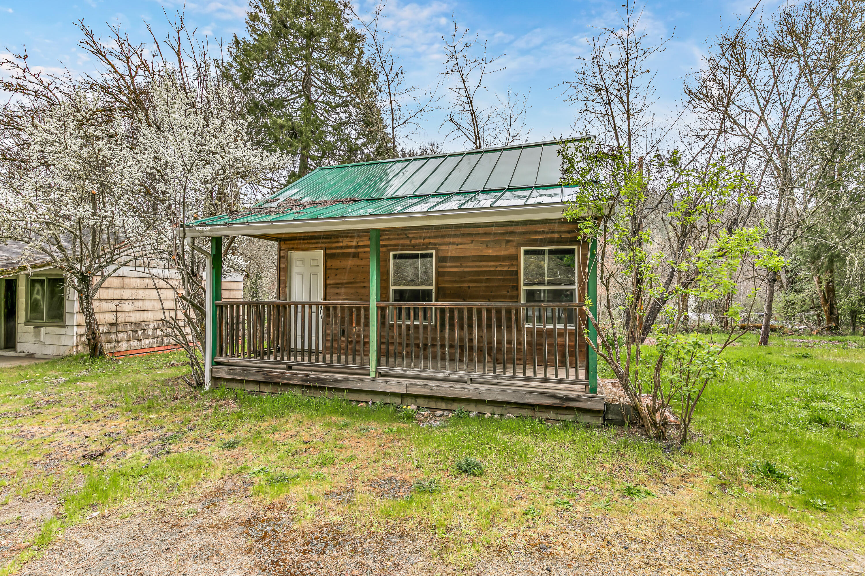159 Bloom Road Wolf Creek, OR 97497 - Photo 5 of 38 a front view of a house with a garden