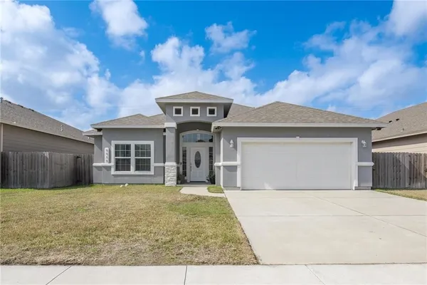 $2,800 | 3913 Woodhouse Lane, Corpus Christi, TX 78414