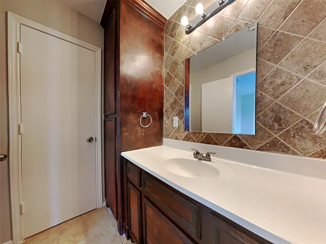 $1,905 | 427 Remington Creek Drive, Houston, TX 77073