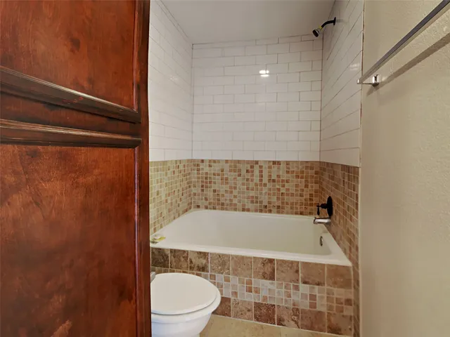 $1,905 | 427 Remington Creek Drive, Houston, TX 77073