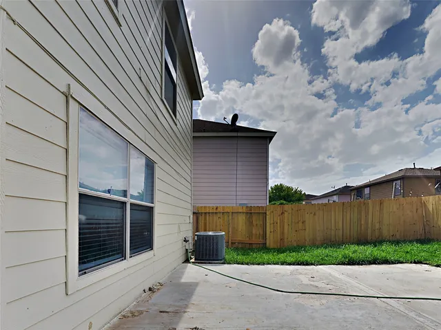 $1,905 | 427 Remington Creek Drive, Houston, TX 77073