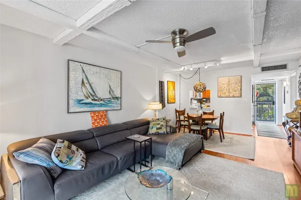 $164,900 | 105 Royal Park Drive, Unit 2G, Oakland Park, FL 33309