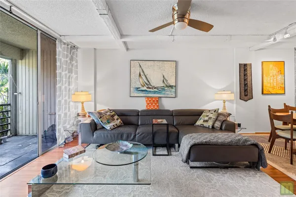 $164,900 | 105 Royal Park Drive, Unit 2G, Oakland Park, FL 33309