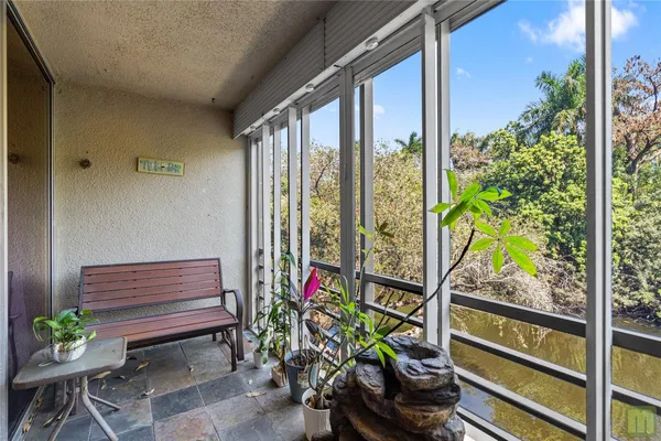 $164,900 | 105 Royal Park Drive, Unit 2G, Oakland Park, FL 33309