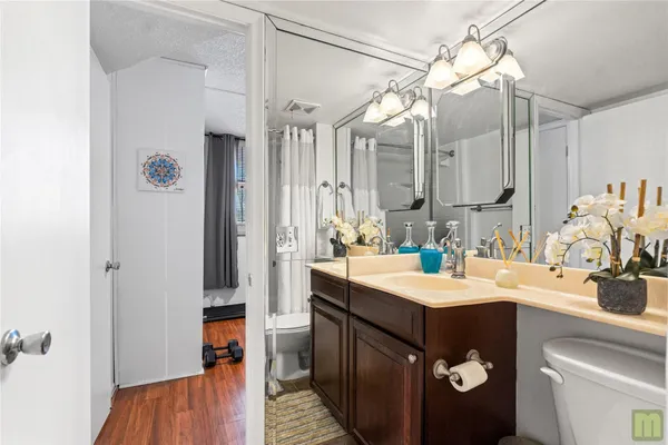 $164,900 | 105 Royal Park Drive, Unit 2G, Oakland Park, FL 33309