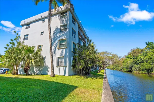 $164,900 | 105 Royal Park Drive, Unit 2G, Oakland Park, FL 33309