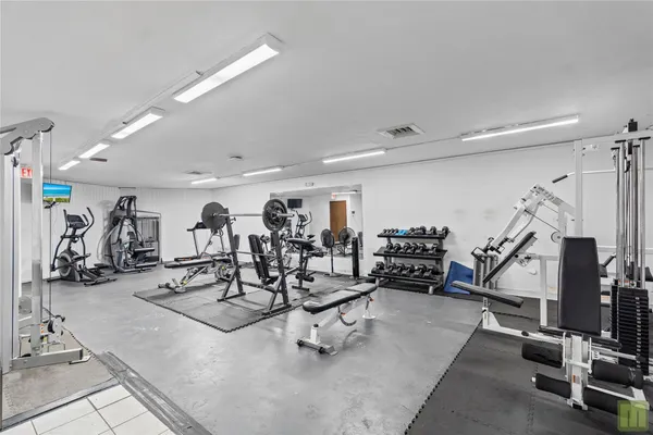 $164,900 | 105 Royal Park Drive, Unit 2G, Oakland Park, FL 33309