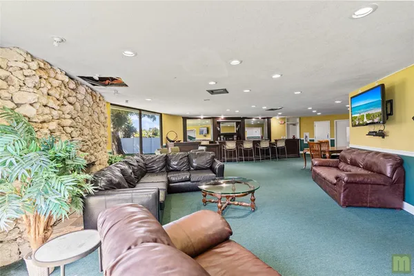 $164,900 | 105 Royal Park Drive, Unit 2G, Oakland Park, FL 33309