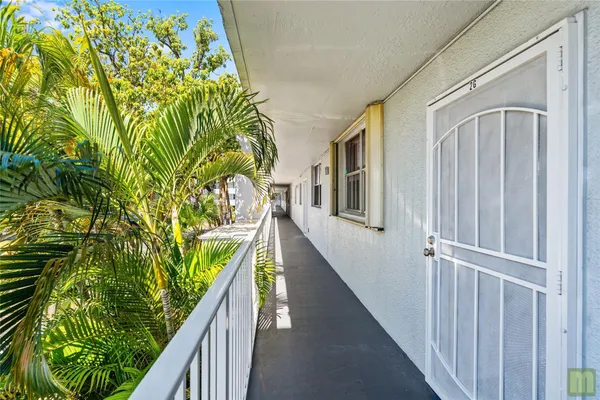 $164,900 | 105 Royal Park Drive, Unit 2G, Oakland Park, FL 33309