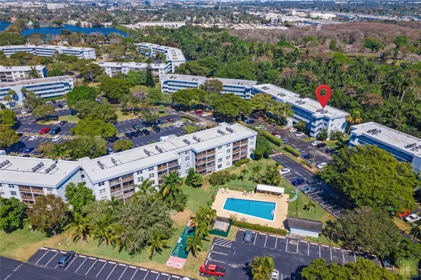 $164,900 | 105 Royal Park Drive, Unit 2G, Oakland Park, FL 33309