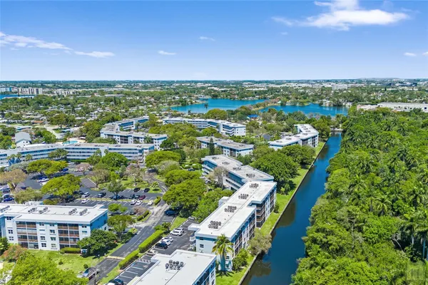 $164,900 | 105 Royal Park Drive, Unit 2G, Oakland Park, FL 33309