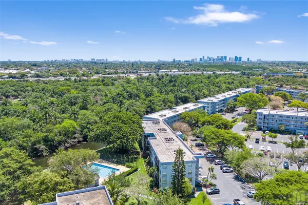 $164,900 | 105 Royal Park Drive, Unit 2G, Oakland Park, FL 33309