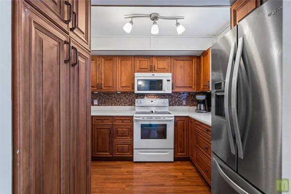 $164,900 | 105 Royal Park Drive, Unit 2G, Oakland Park, FL 33309