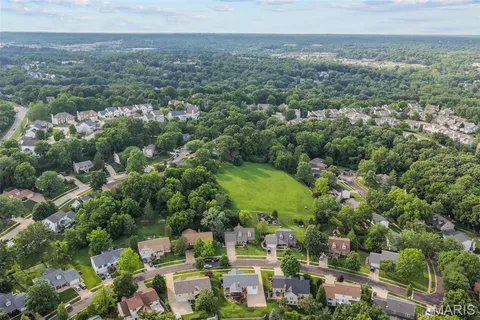 $630,000 | 647 Waterford Ridge Drive, Ballwin, MO 63021
