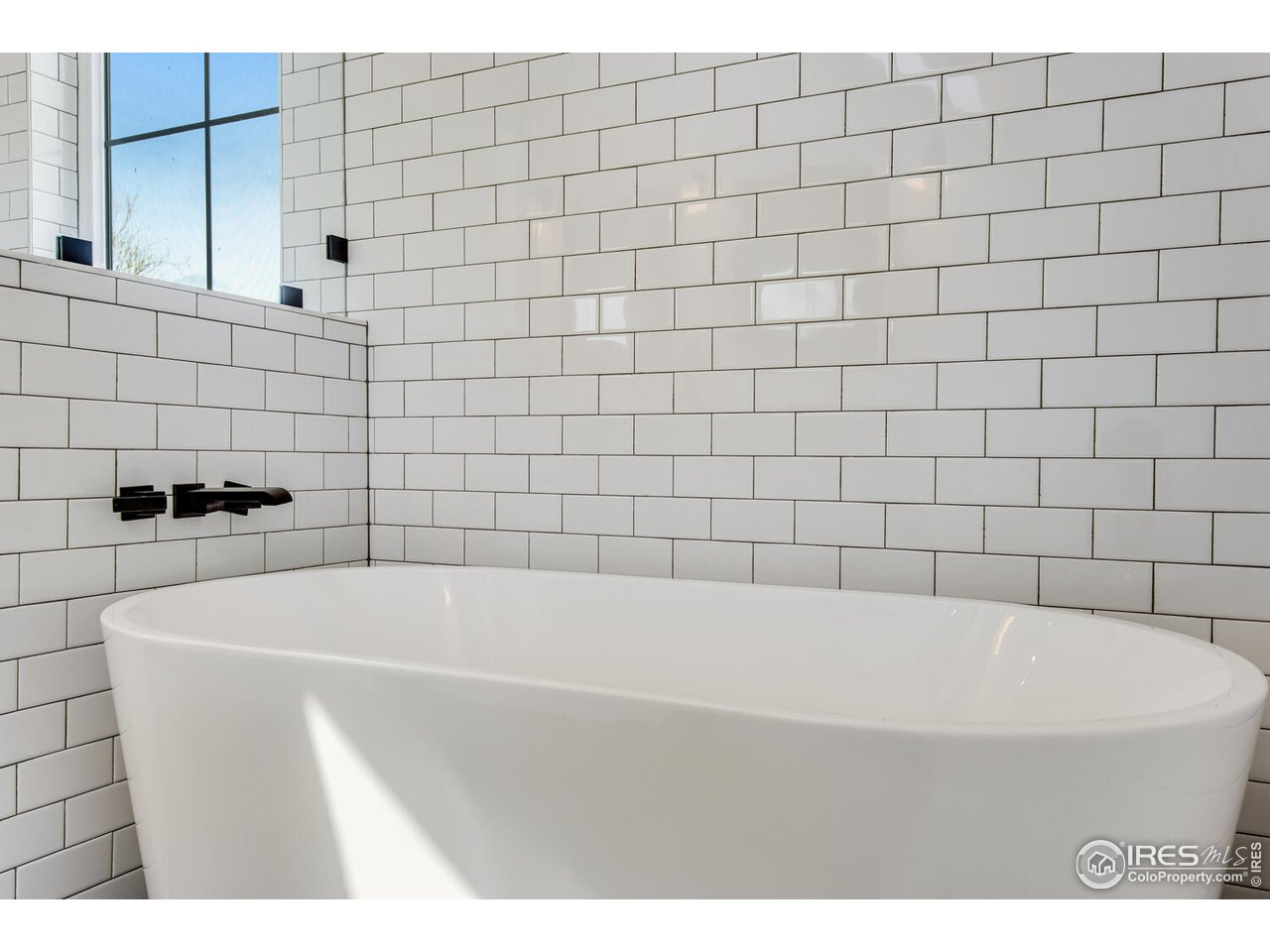 6003 Indian Road Boulder, CO 80301 - Photo 21 of 40 a bathroom with a bathtub