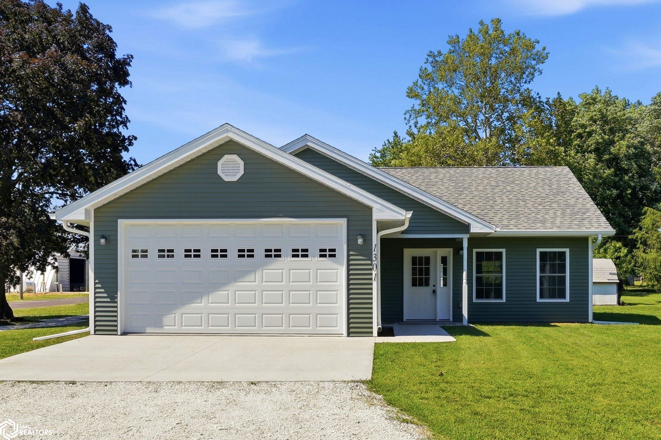 1301 Wabash Avenue Carthage, IL 62321 - Photo 1 of 25 Gallery Image 1