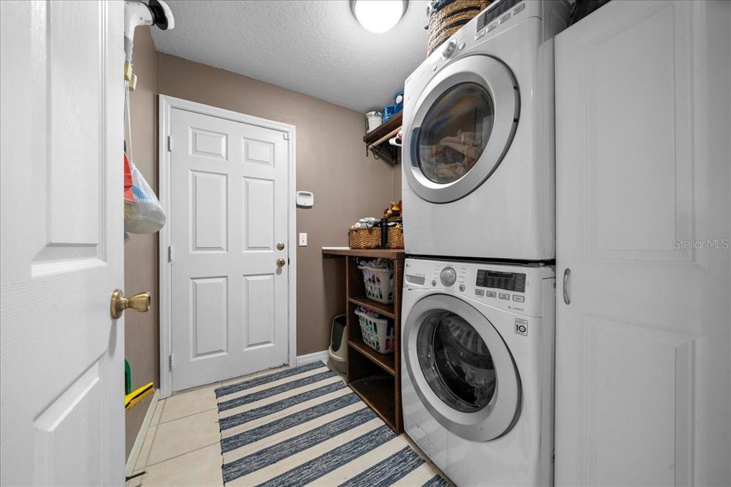 10080 Southeast 69th Terrace Belleview, FL 34420 - Photo 36 of 51 a utility room with dryer and washer