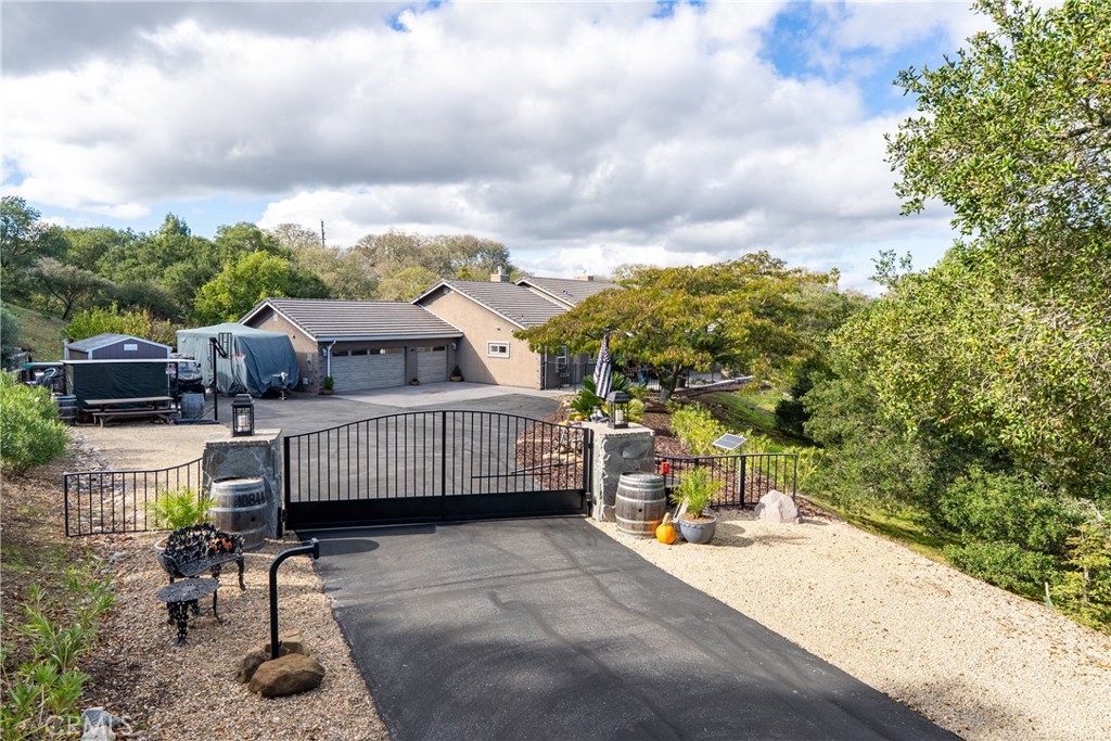 10844 Vista Atascadero Ca Atascadero, CA 93422 - Photo 3 of 74 The property is graced by an automatic gate which adds to its elevated feel.