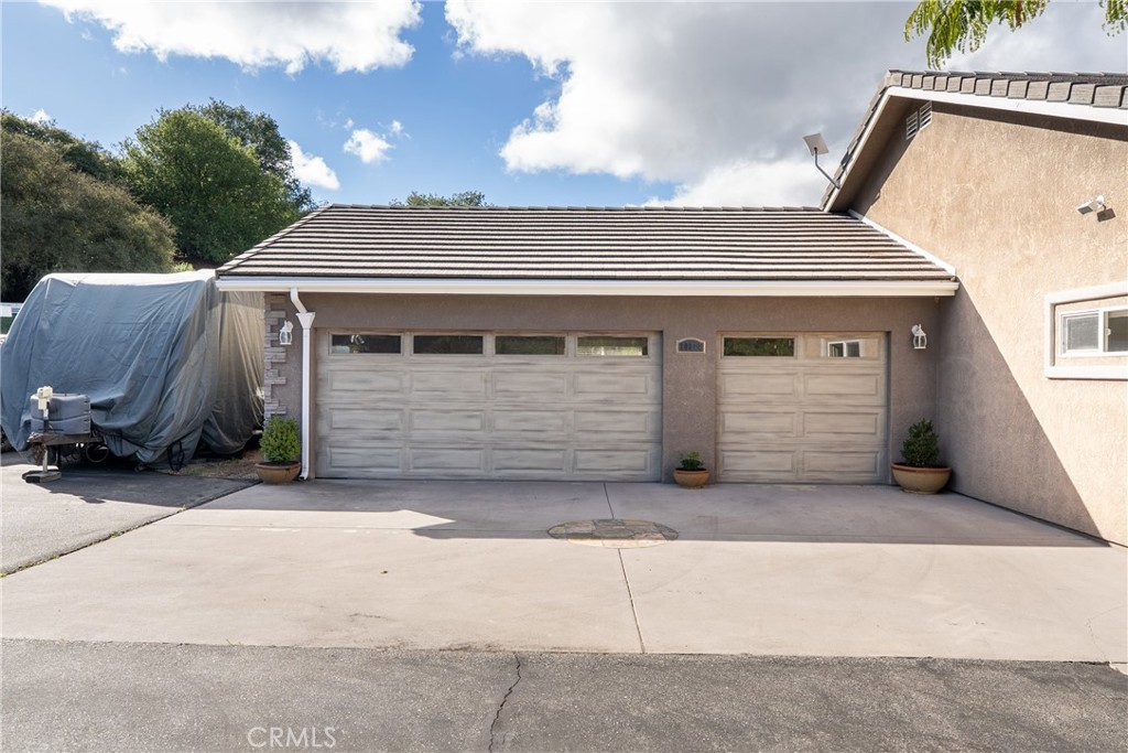 10844 Vista Atascadero Ca Atascadero, CA 93422 - Photo 45 of 74 The home has an attached 3 car garage!