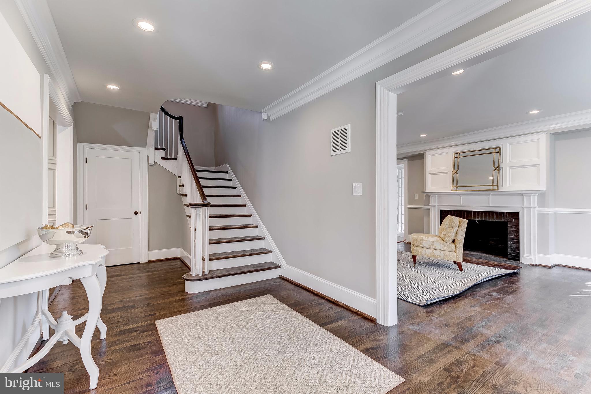 5315 Springlake Way Baltimore, MD 21212 - Photo 4 of 53 Foyer