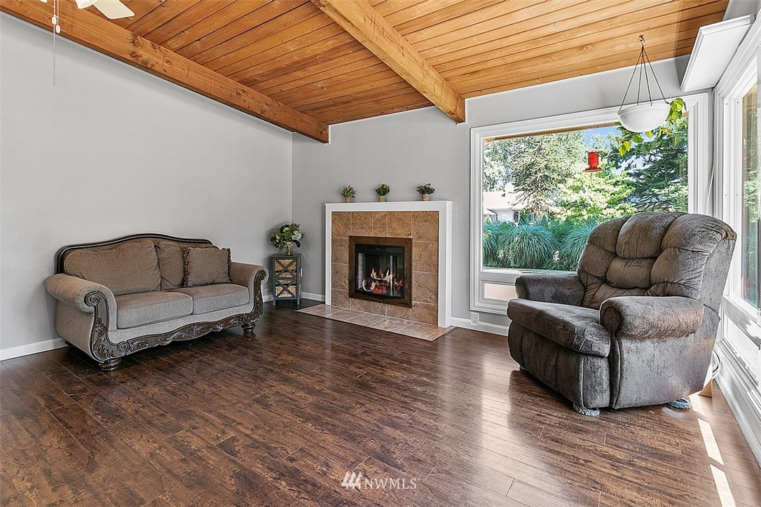 16337 Southeast 131st Place Renton, WA 98059 - Photo 4 of 27 Gallery Image 4