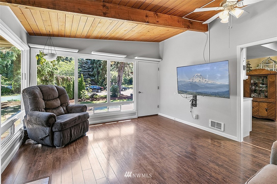 16337 Southeast 131st Place Renton, WA 98059 - Photo 6 of 27 Gallery Image 6