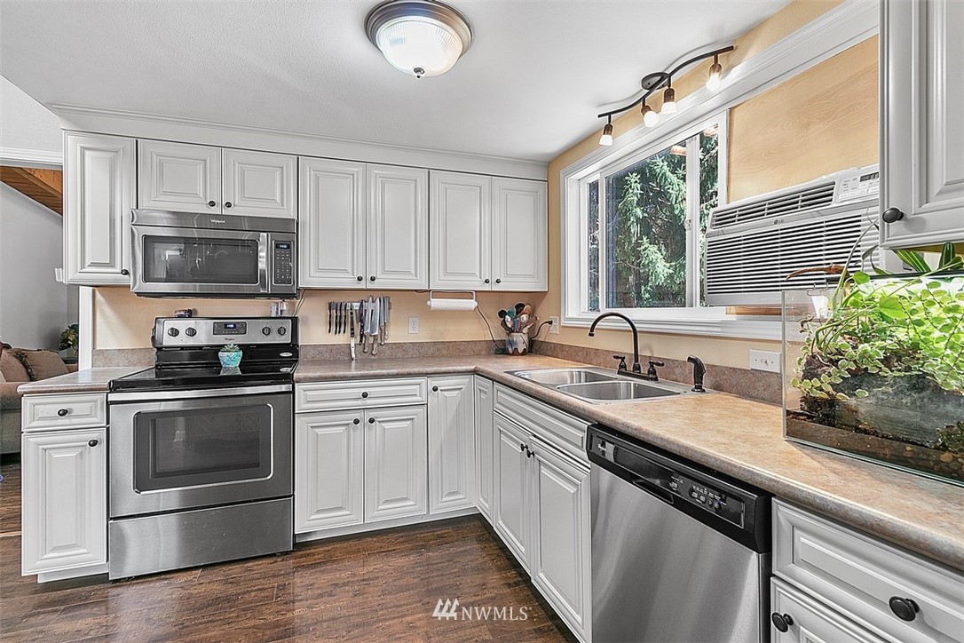16337 Southeast 131st Place Renton, WA 98059 - Photo 9 of 27 Gallery Image 9