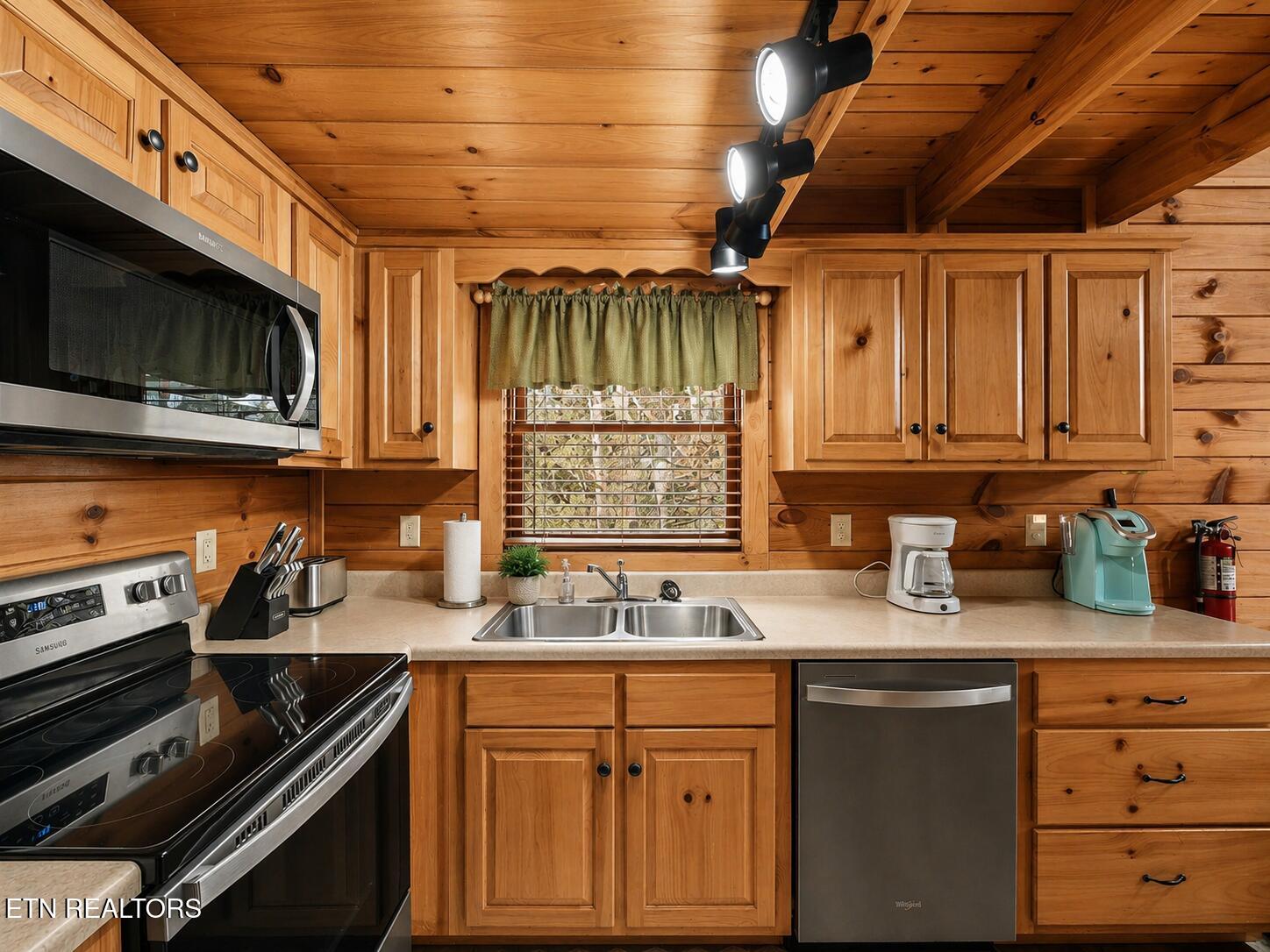 952 Iron Mountain Road Pigeon Forge, TN 37863 - Photo 11 of 31 10