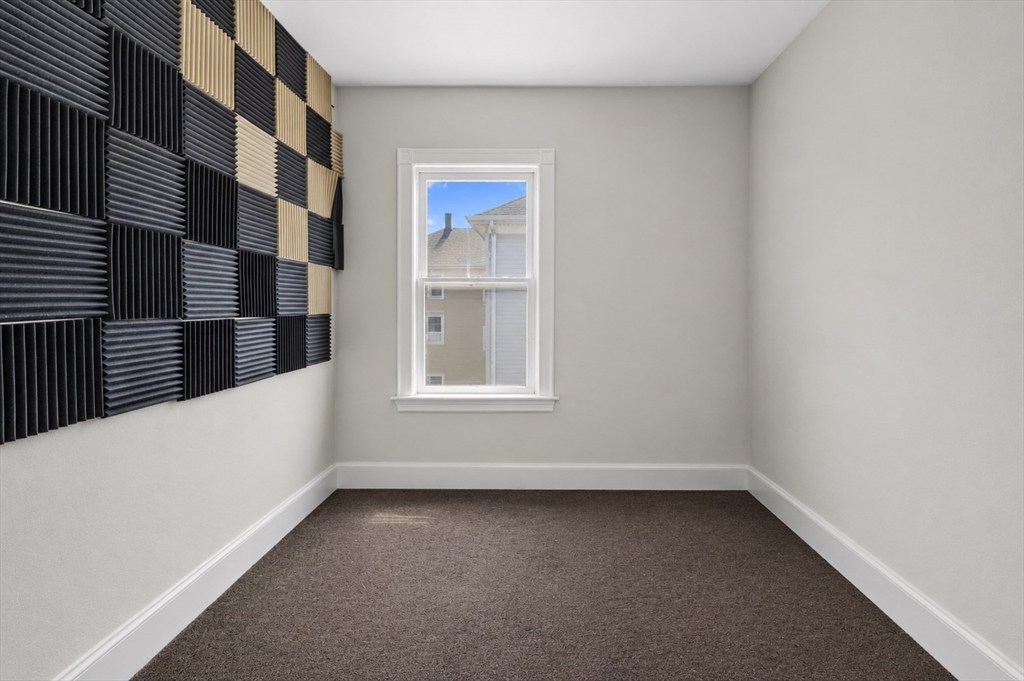 327 William Street Fall River, MA 02721 - Photo 17 of 41