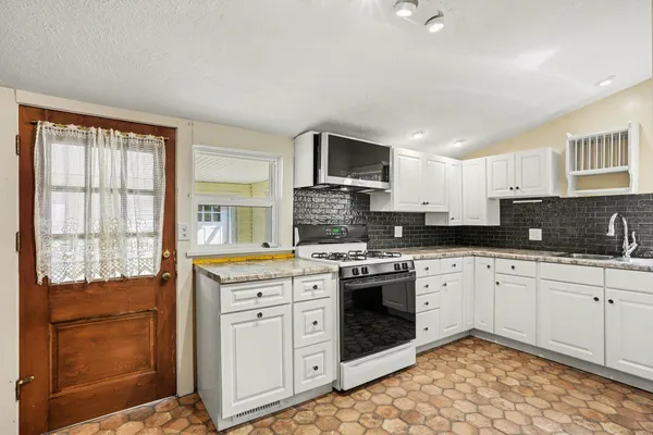 $244,900 | 201 South Oak Street, Buchanan, MI 49107