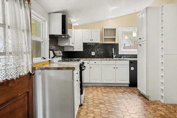 $244,900 | 201 South Oak Street, Buchanan, MI 49107