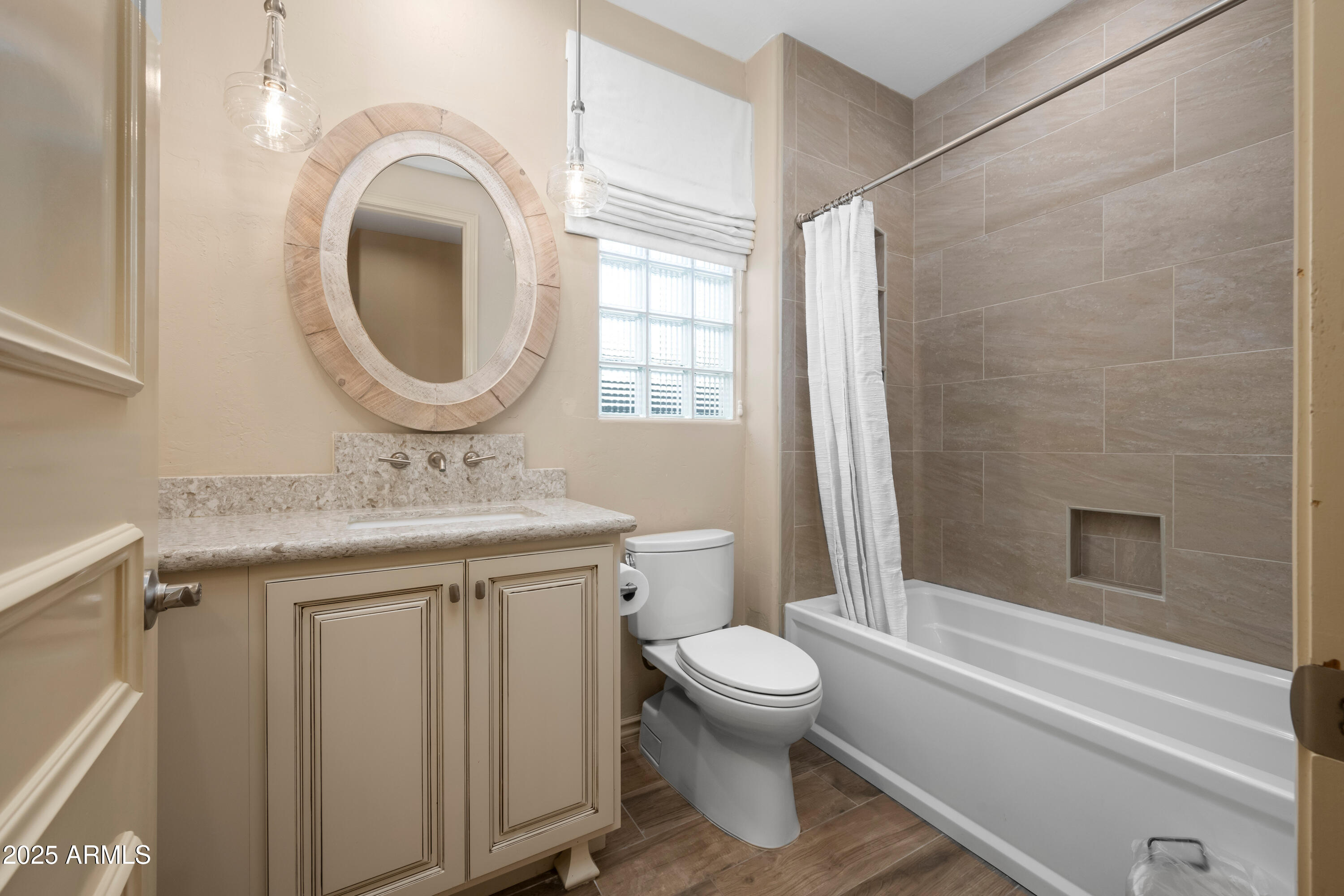 7425 East Gainey Ranch Road, Unit 13 Scottsdale, AZ 85258 - Photo 22 of 52 Secondary Bahtroom