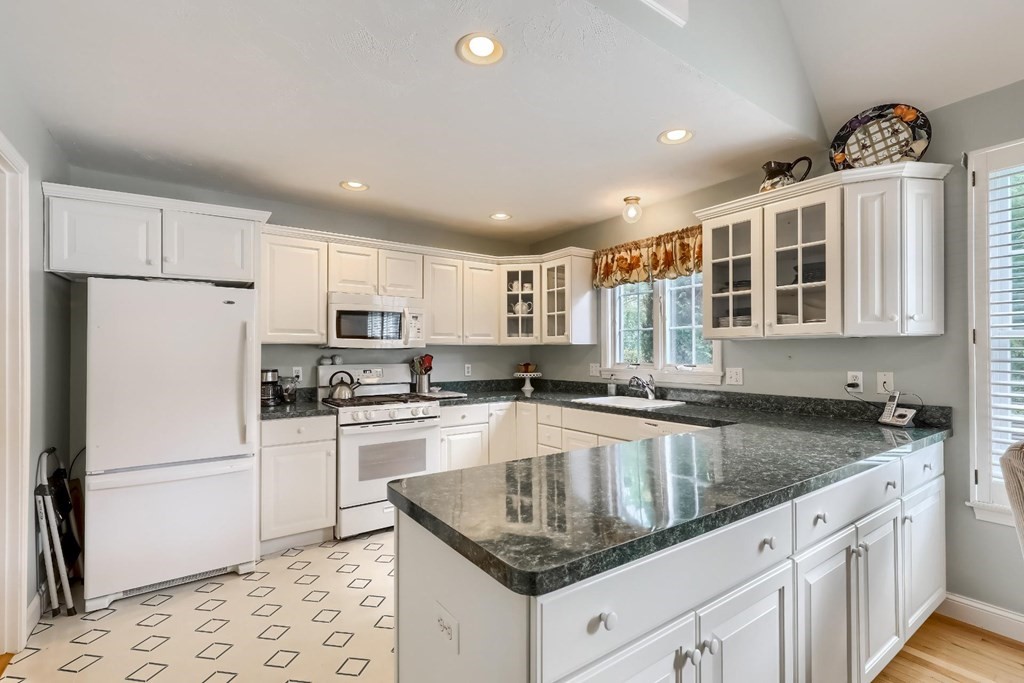 9 Darby Point, Unit 9 Mashpee, MA 02649 - Photo 17 of 42 Gallery Image 17