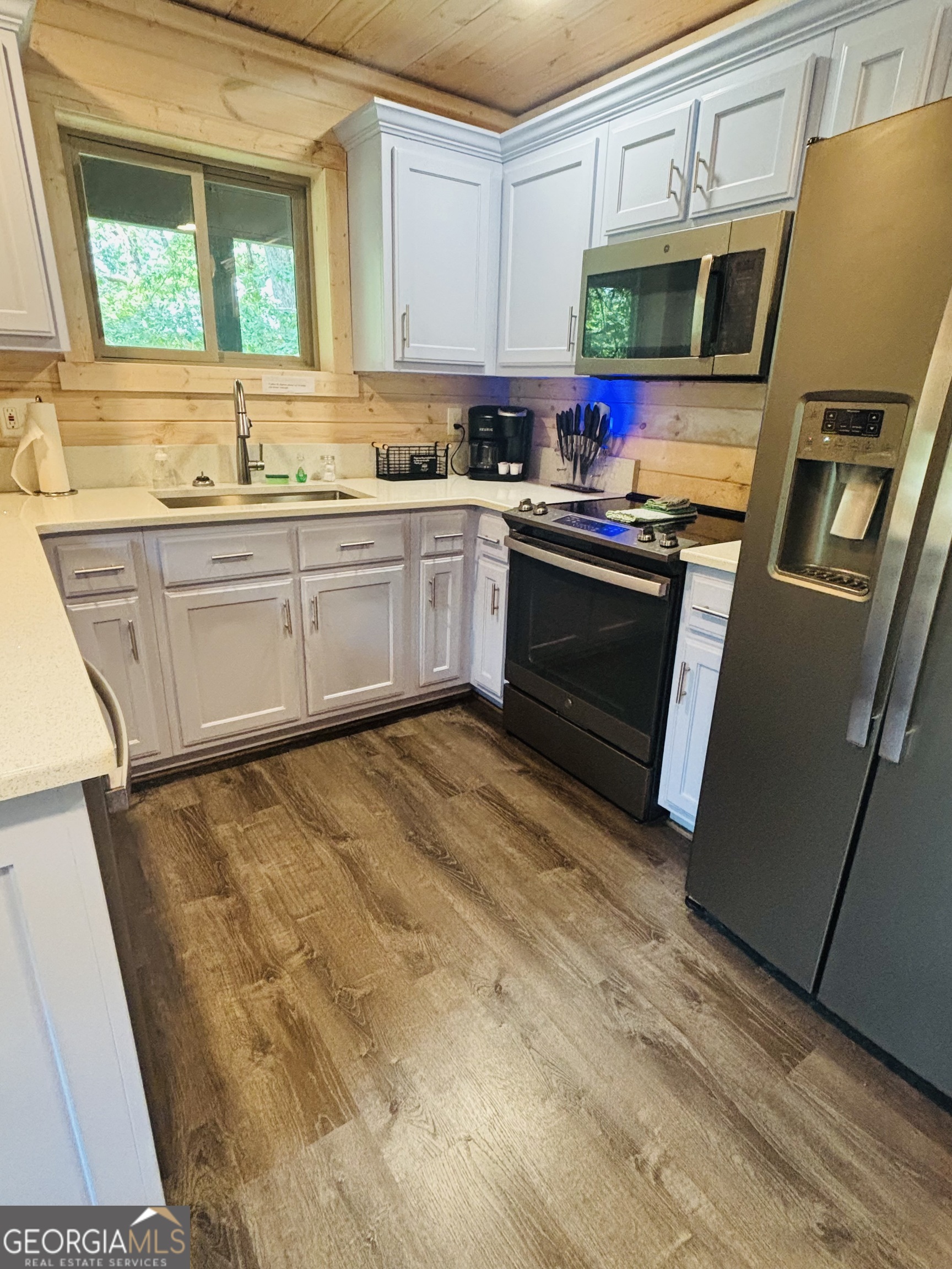 185 Walnut Ridge Drive Cleveland, GA 30528 - Photo 19 of 36 a kitchen with stainless steel appliances a stove a sink and a microwave