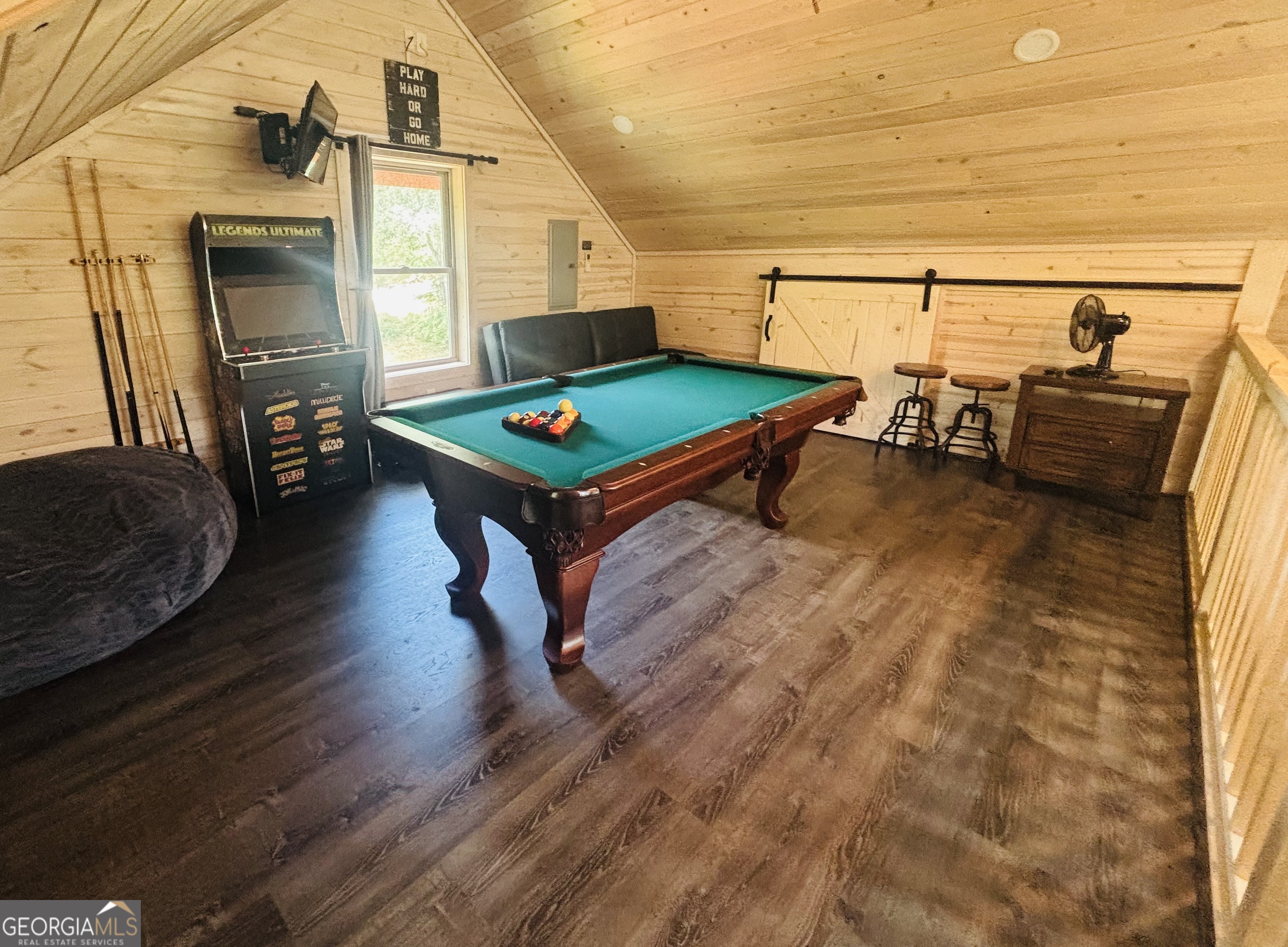 185 Walnut Ridge Drive Cleveland, GA 30528 - Photo 28 of 36 a living room with furniture and a table