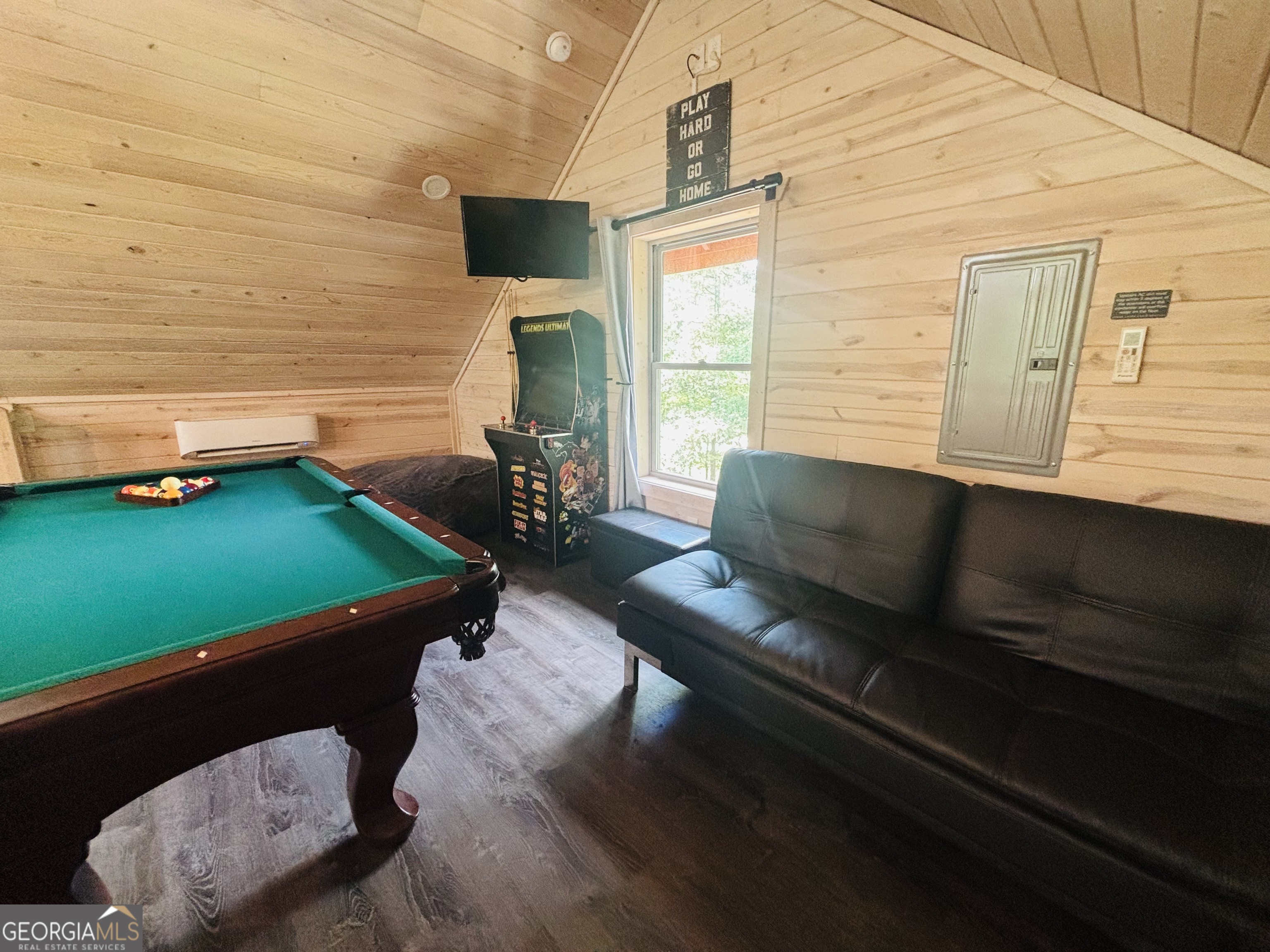 185 Walnut Ridge Drive Cleveland, GA 30528 - Photo 30 of 36 a living room with furniture