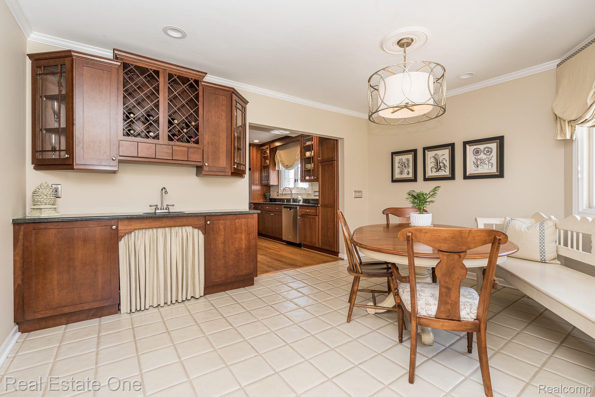325 Wesley Street Rochester, MI 48307 - Photo 10 of 32 Breakfast nook