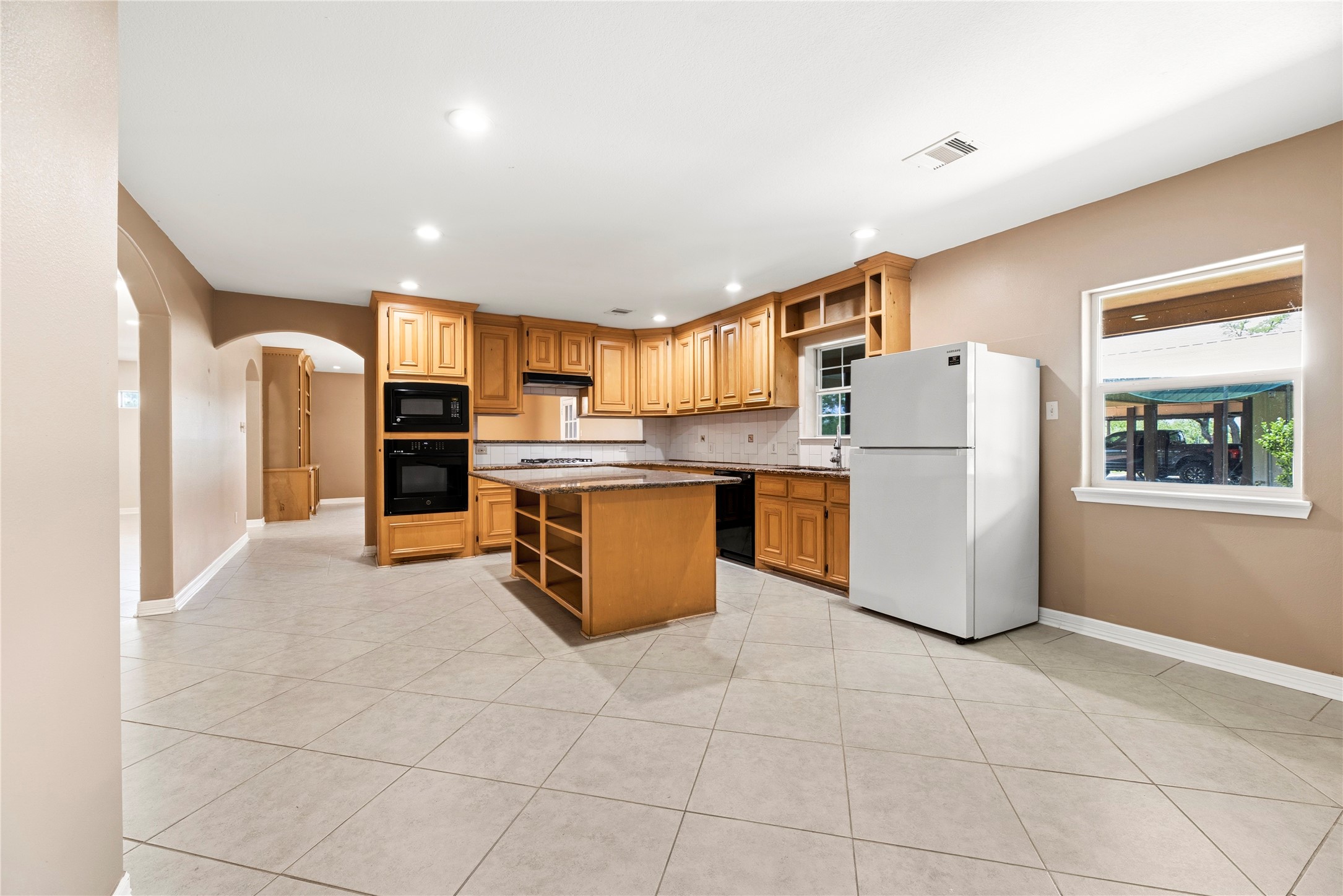 523 Moore Bar Road Rosenberg, TX 77471 - Photo 36 of 50 The eat in kitchen also offers a generous breakfast area.