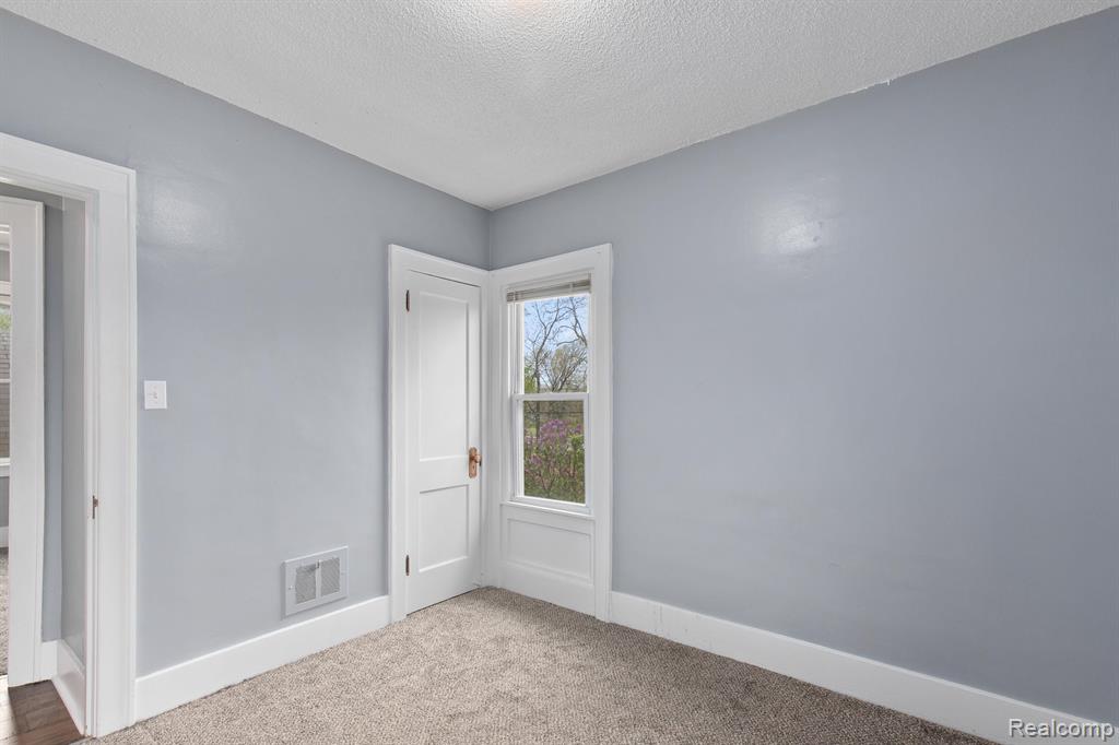 1347 Wayburn Street Grosse Pointe, MI 48230 - Photo 24 of 32