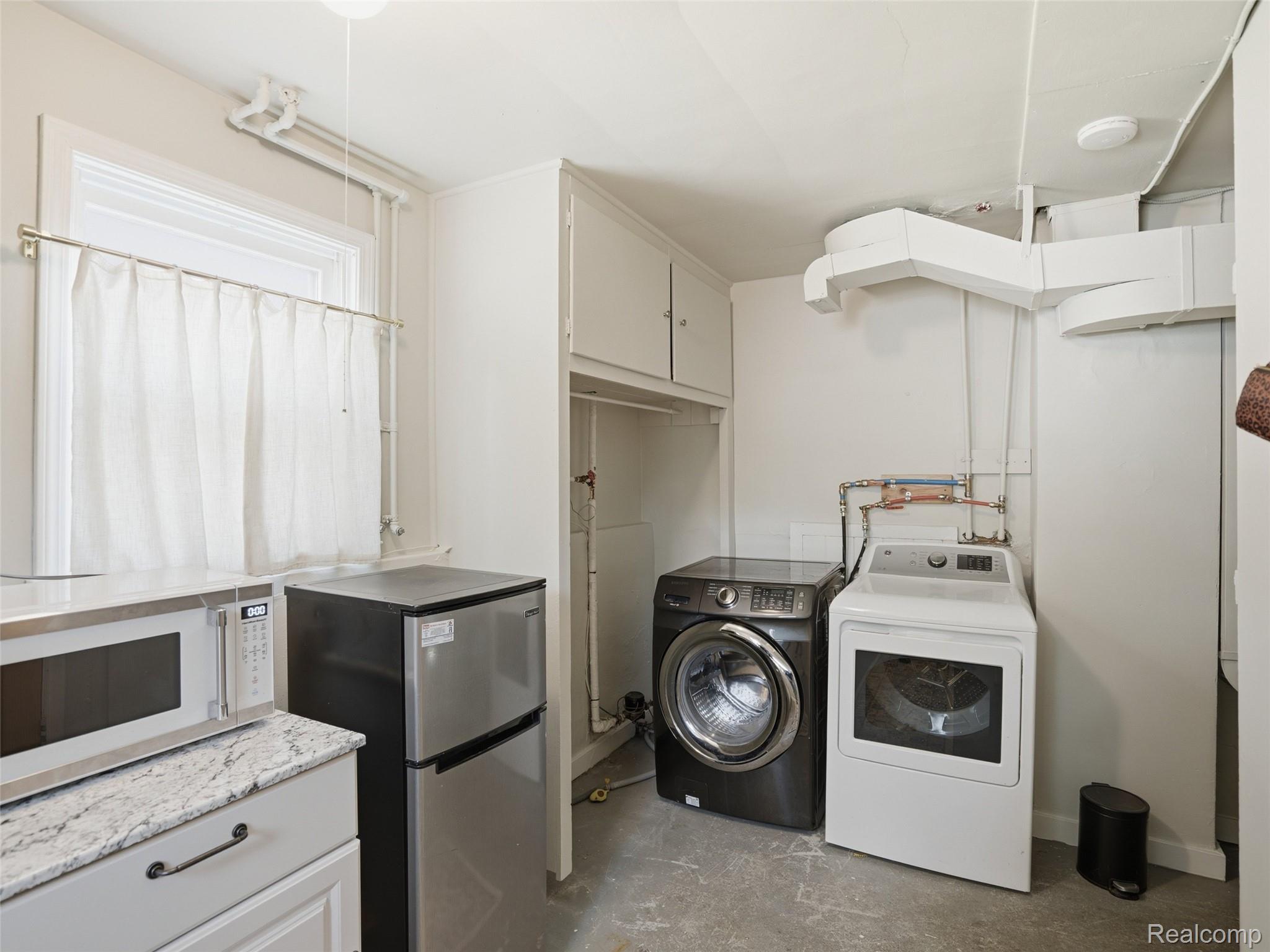 320 South Avery Road Waterford, MI 48328 - Photo 10 of 25 Laundry room