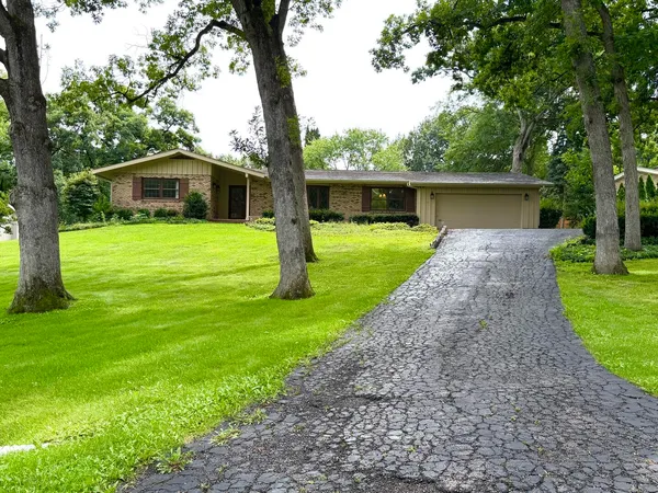 $549,900 | 3915 North Tamarack Trail, Crystal Lake, IL 60012