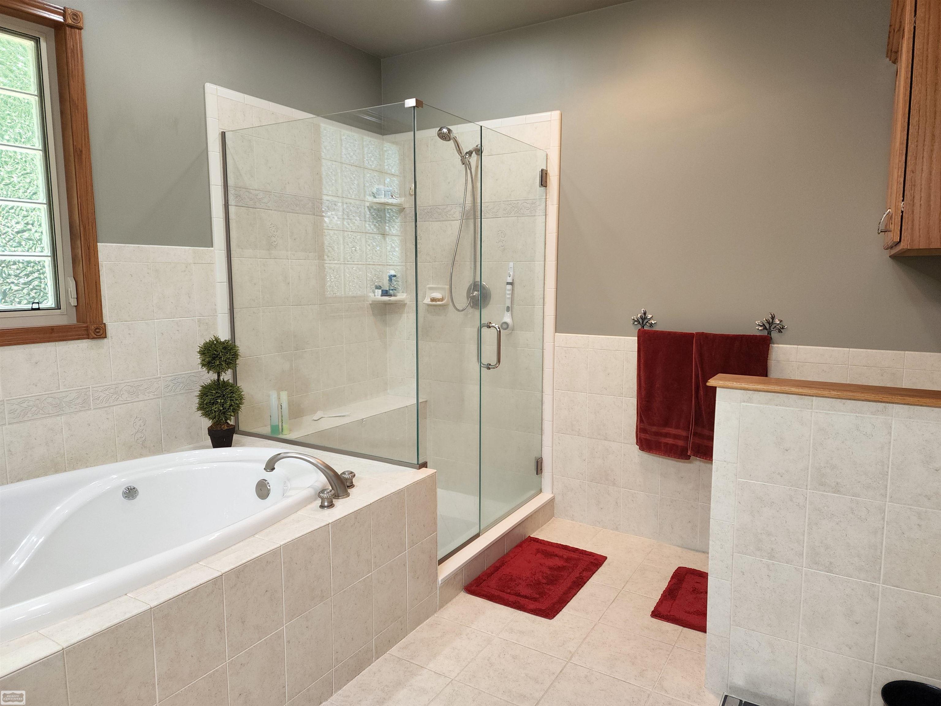 13920 Gilbert Road Allenton, MI 48002 - Photo 23 of 40 50089040-22.JPG