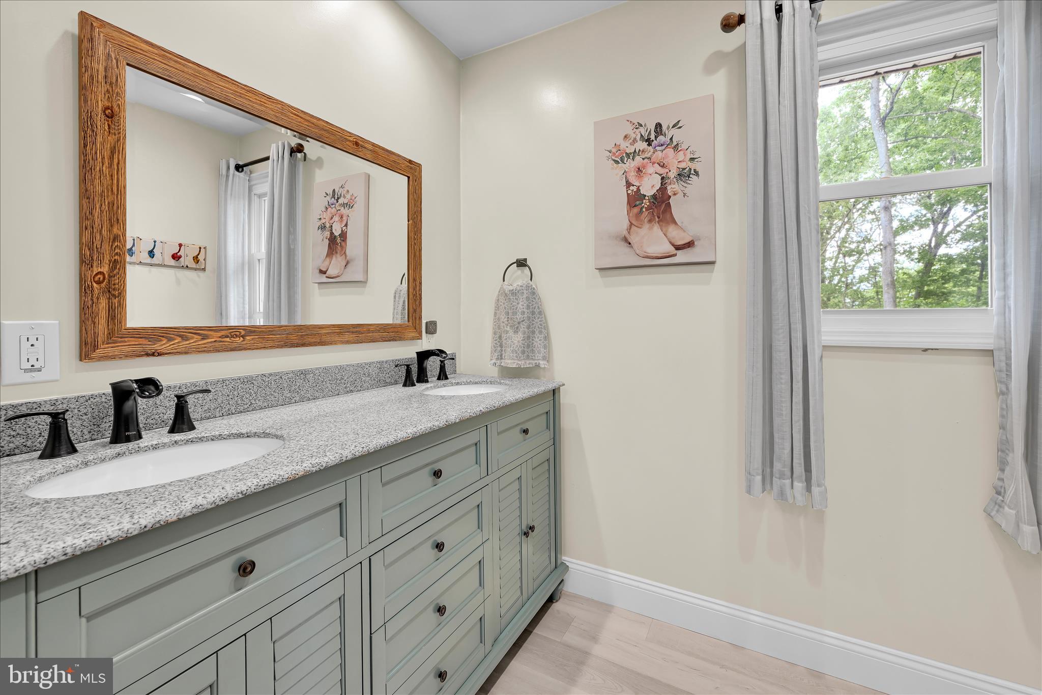 253 Piketown Road Harrisburg, PA 17112 - Photo 30 of 43 Bathroom