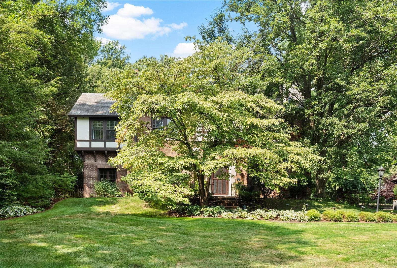 307 Park Road Webster Groves, MO 63119 - Photo 2 of 68