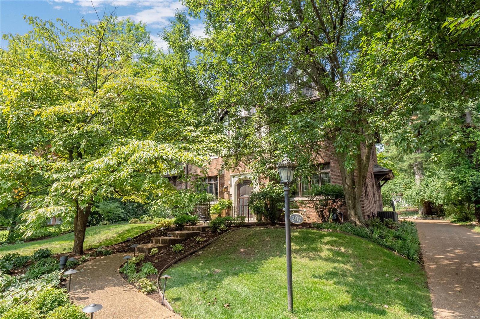 307 Park Road Webster Groves, MO 63119 - Photo 3 of 68