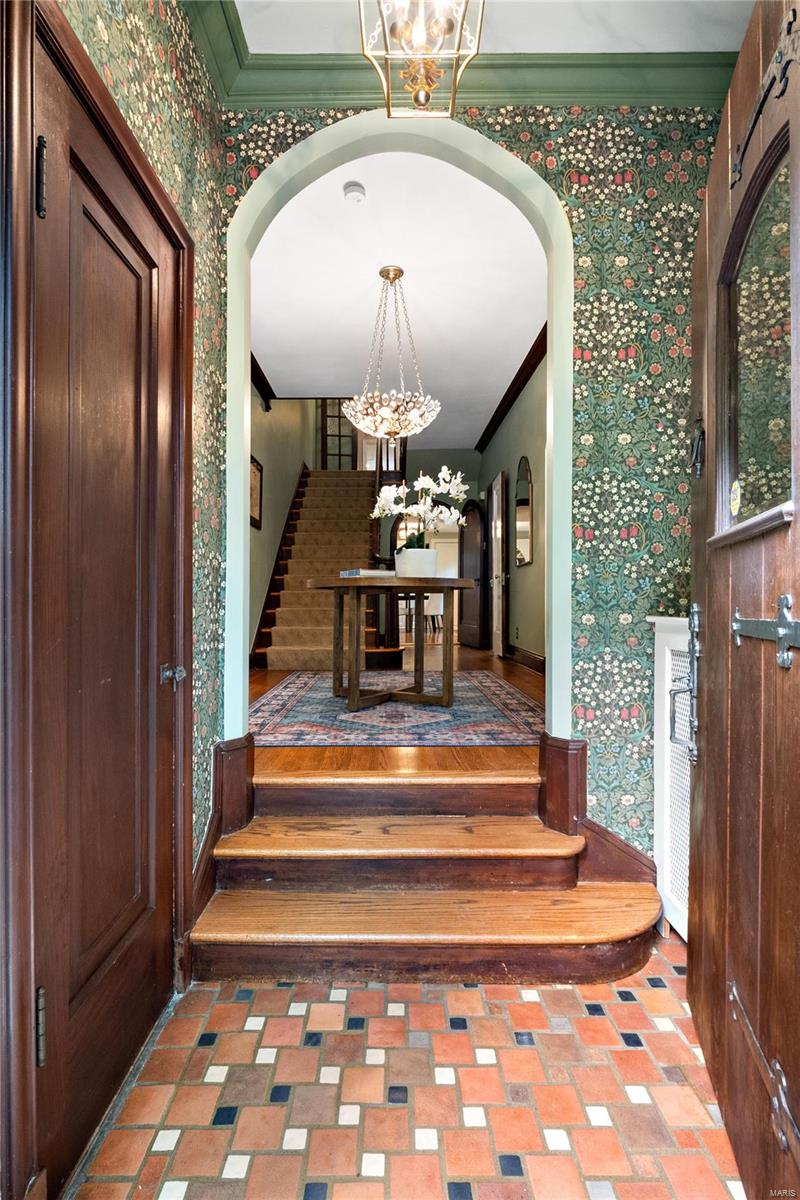 307 Park Road Webster Groves, MO 63119 - Photo 5 of 68