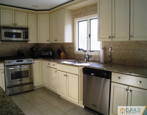 44 Rath Lane East Brunswick, NJ 08816 - Photo 6 of 25 Gallery Image 6